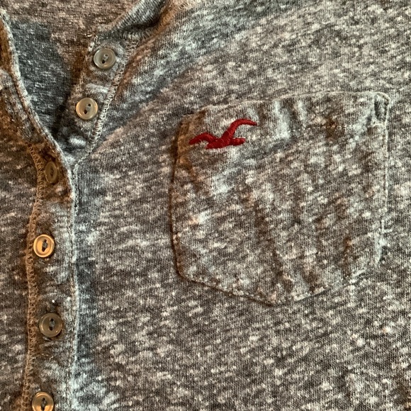 Hollister heather gray, short sleeve shirt with brooms and pockets. Size small. - Picture 3 of 6
